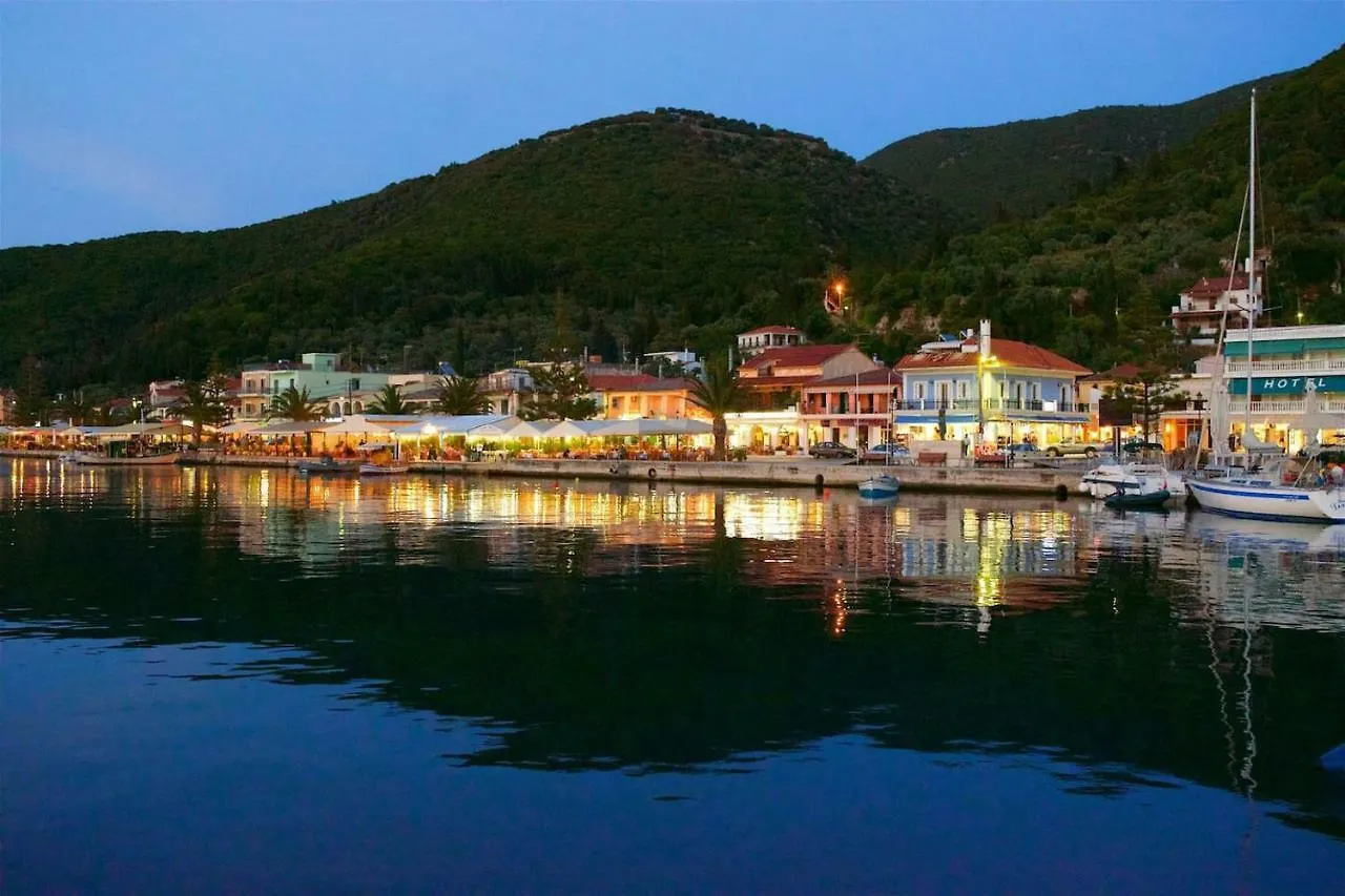 House Of Hats - Next To The Coast - Karavomylos Greece