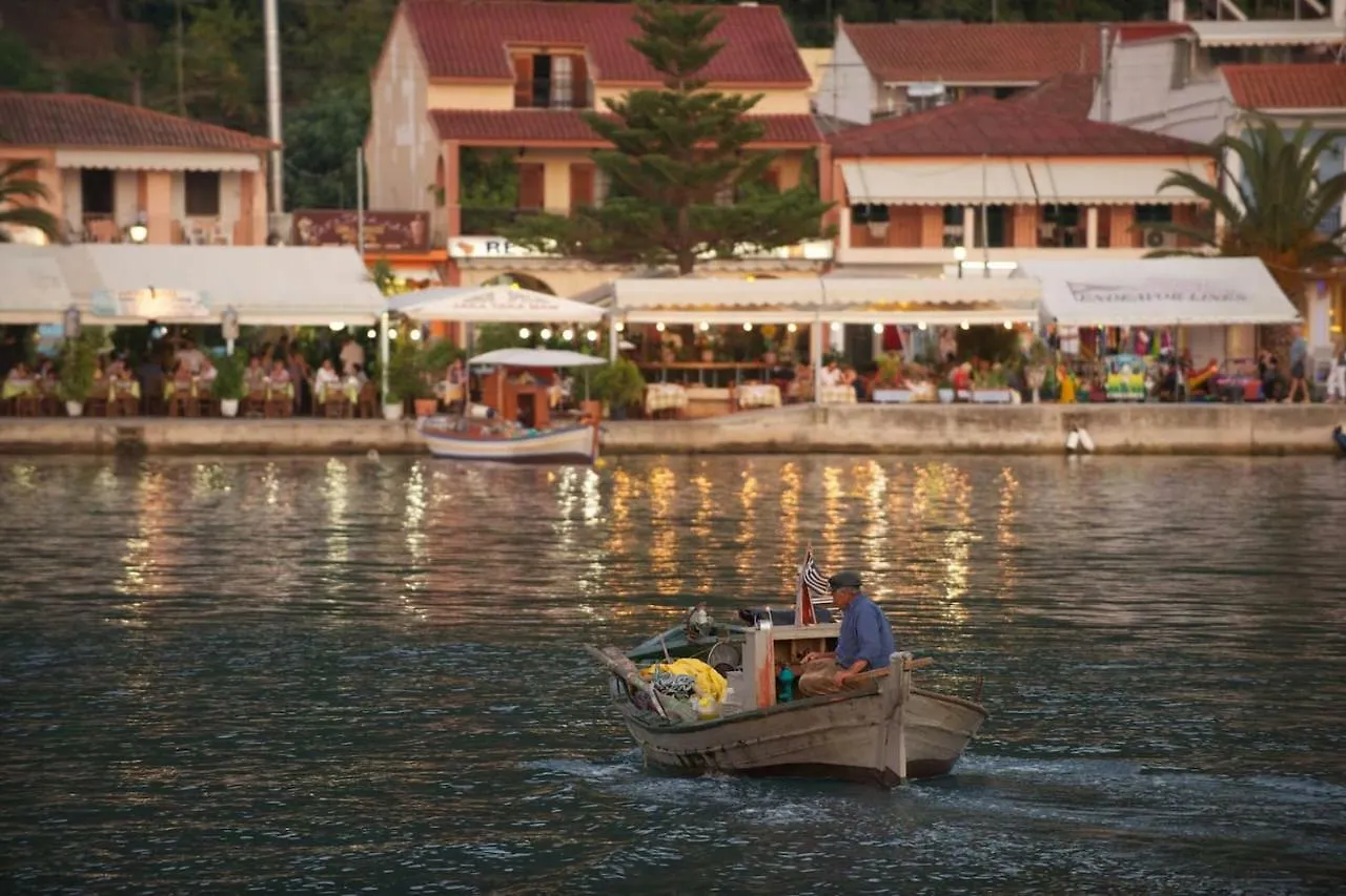 House Of Hats - Next To The Coast - Karavomylos 0*,  Greece